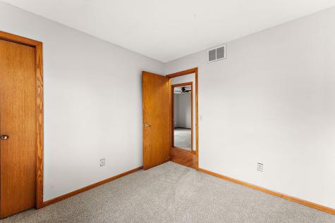 1895 Deer Hills Trail Eagan MN 55122