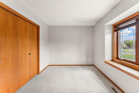 1895 Deer Hills Trail Eagan MN 55122