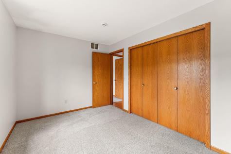 1895 Deer Hills Trail Eagan MN 55122