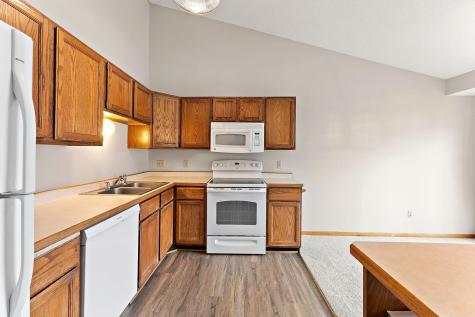1895 Deer Hills Trail Eagan MN 55122