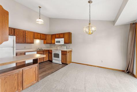 1895 Deer Hills Trail Eagan MN 55122