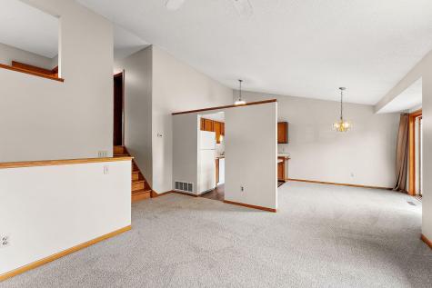 1895 Deer Hills Trail Eagan MN 55122