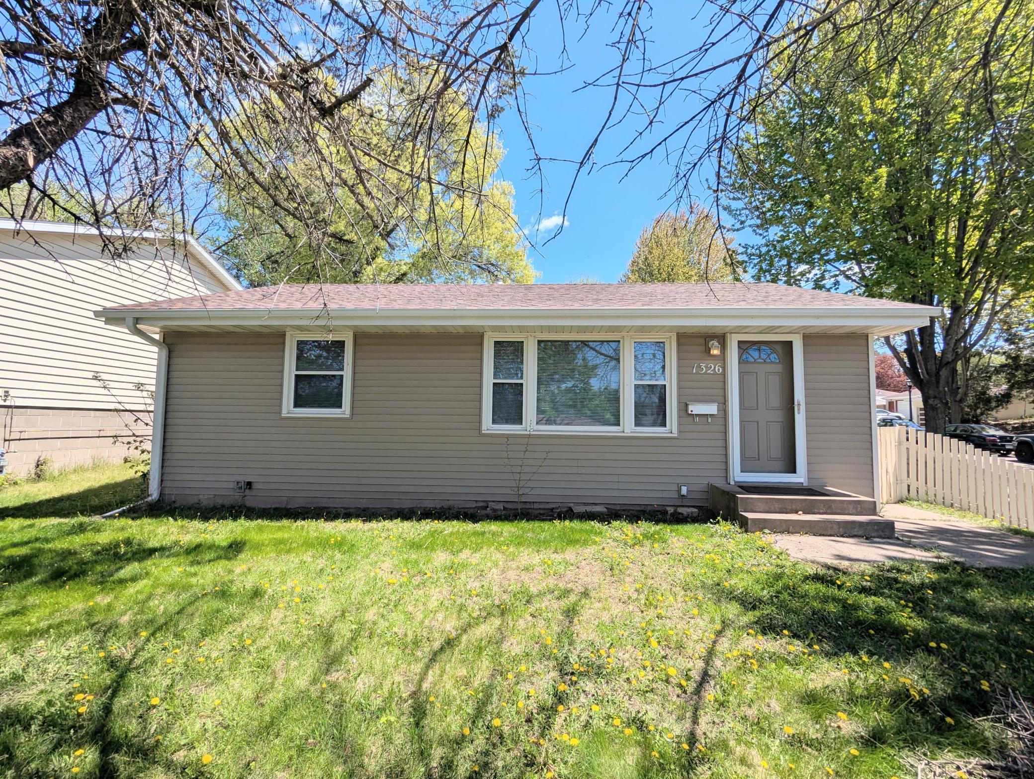 1326 Clarence Street Saint Paul MN 55106