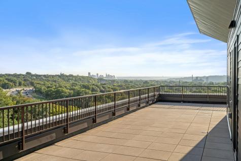 470 Lexington Parkway S Saint Paul MN 55105