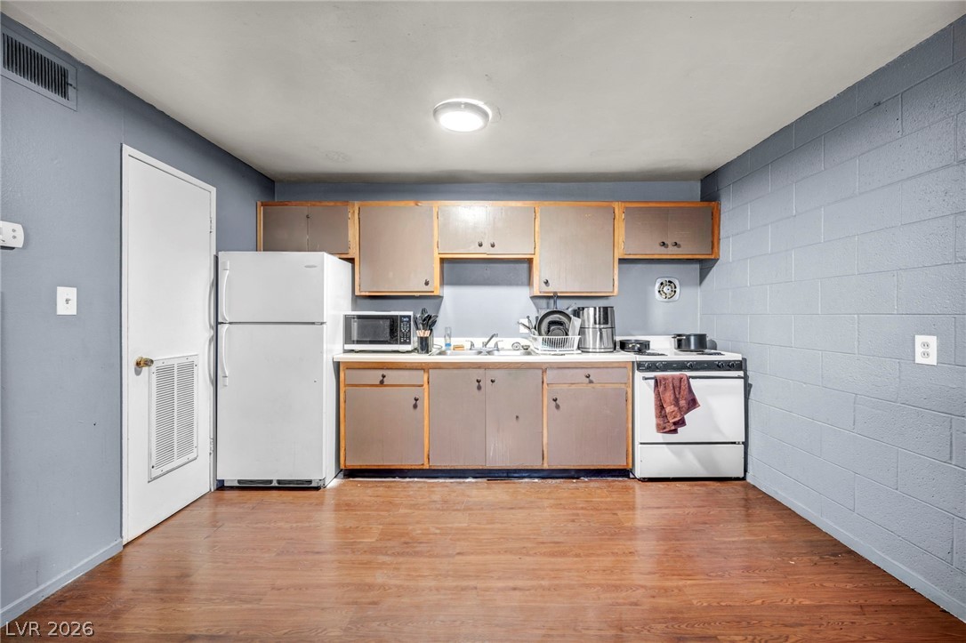 3718 Hazelwood Street 7 Las Vegas NV 89119