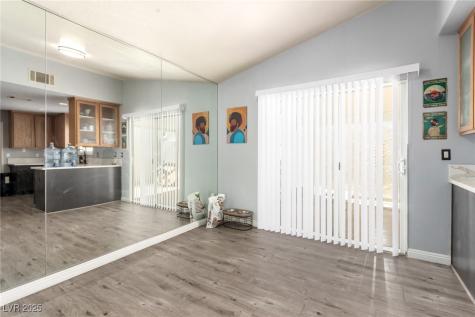 5424 Geneive Lane 105 Las Vegas NV 89108