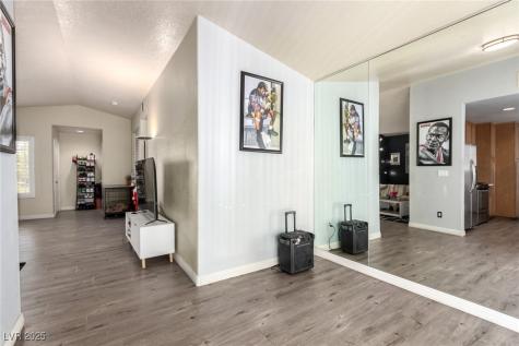 5424 Geneive Lane 105 Las Vegas NV 89108
