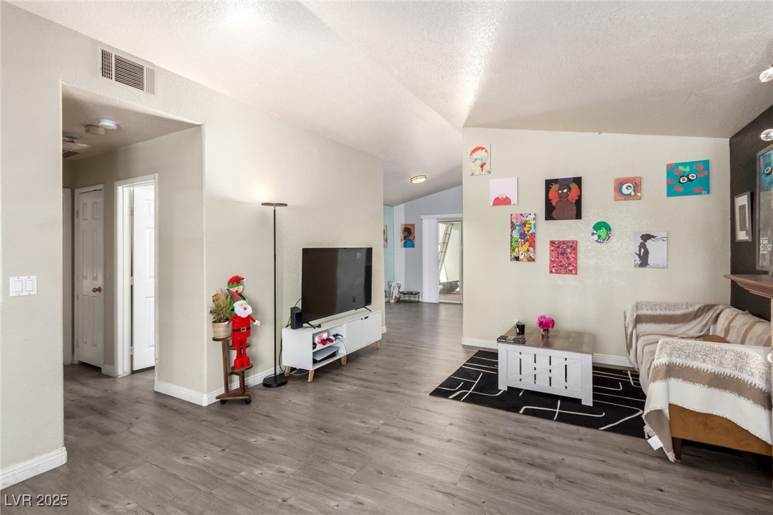 5424 Geneive Lane 105 Las Vegas NV 89108