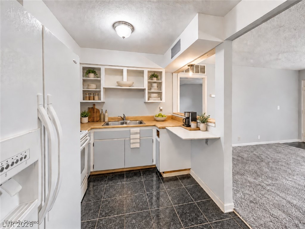 615 South Royal Crest Circle 16 Las Vegas NV 89169