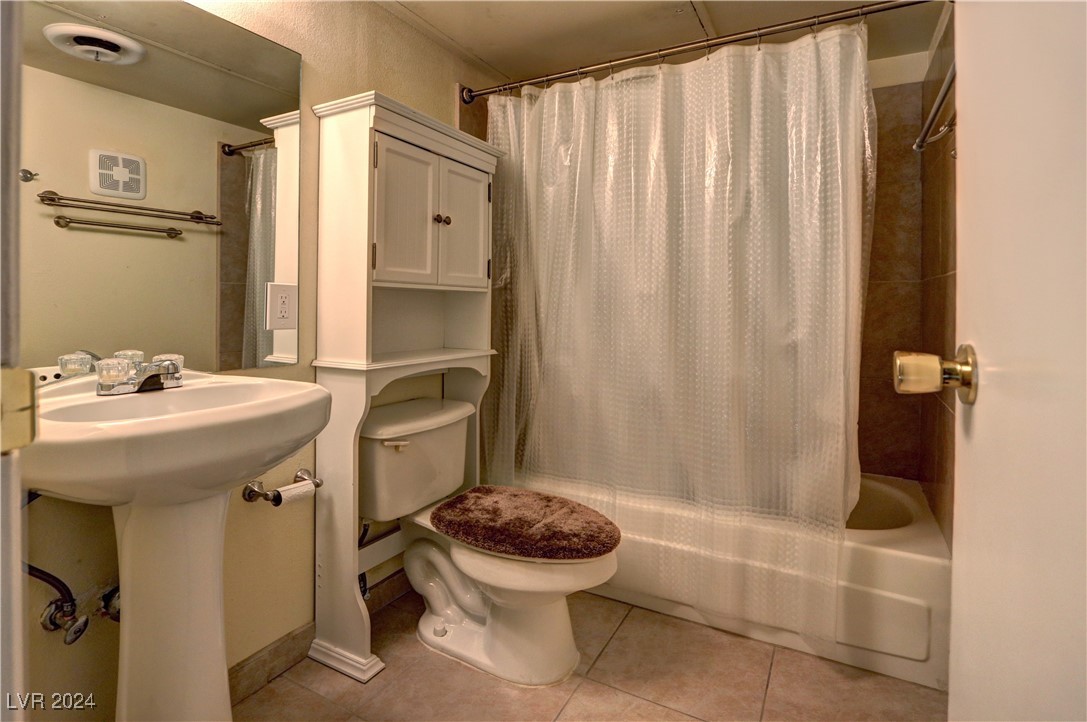 3077 Pinehurst Drive B Las Vegas NV 89109