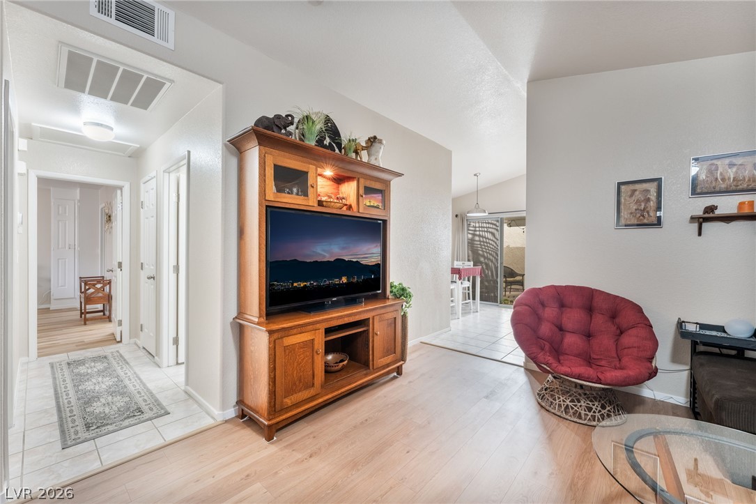 5424 Comchec Way 105 Las Vegas NV 89108