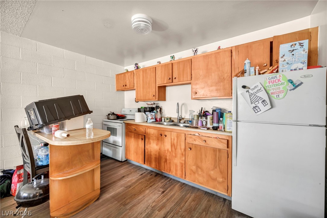 3719 Hazelwood Street 16 Las Vegas NV 89119