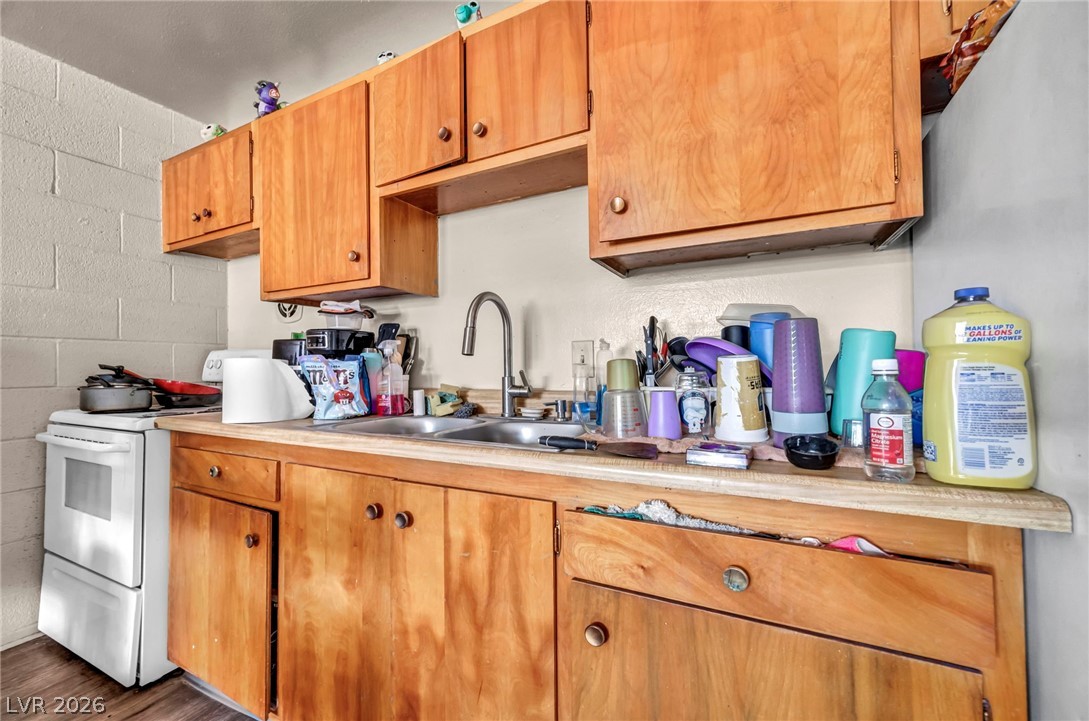 3719 Hazelwood Street 16 Las Vegas NV 89119