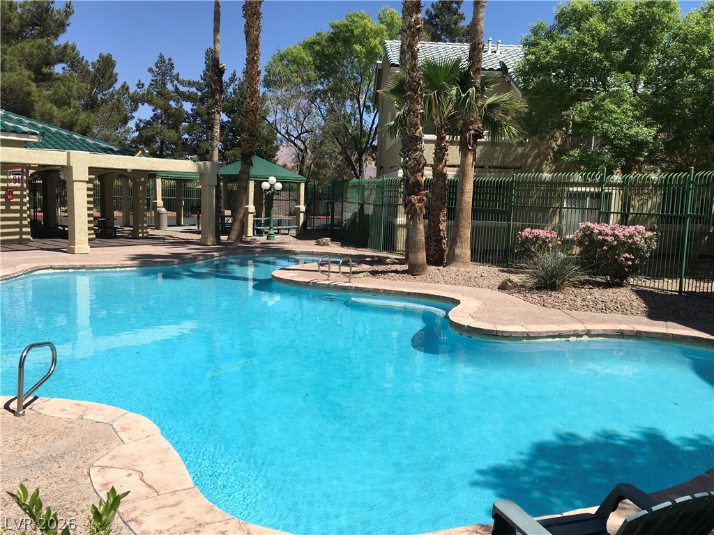 1533 Linnbaker Lane 204 Las Vegas NV 89110