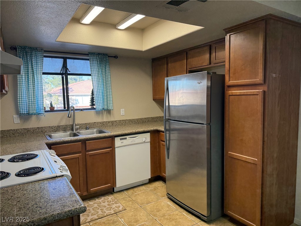7200 Pirates Cove Road 2004 Las Vegas NV 89145