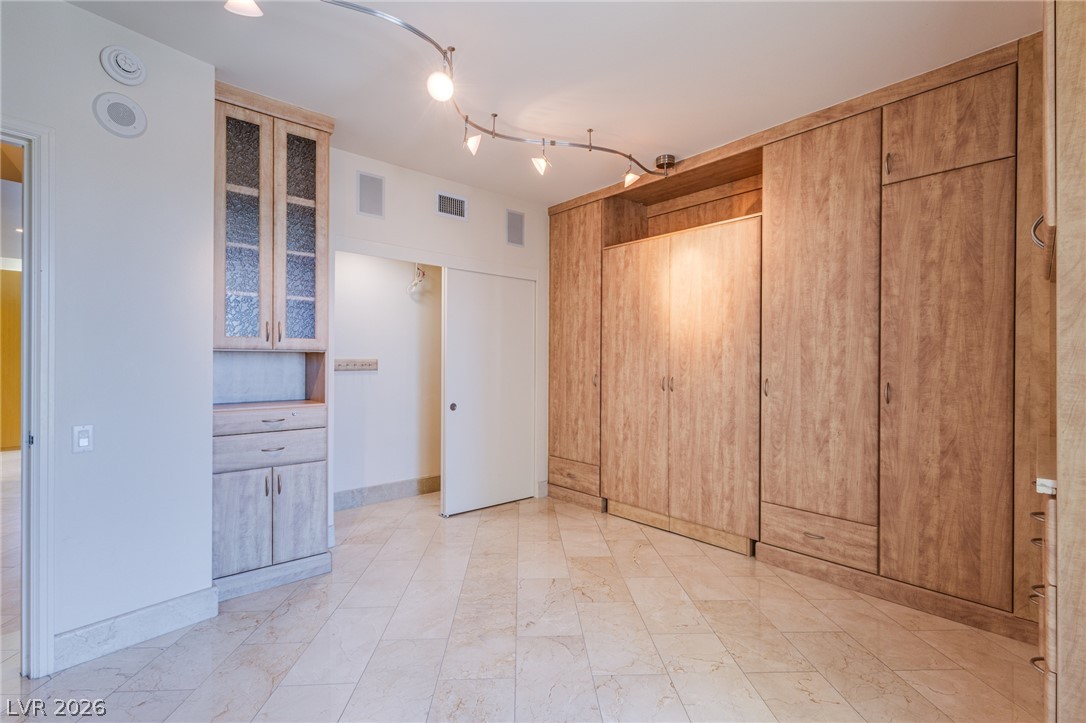 322 Karen Avenue 3601 Las Vegas NV 89109