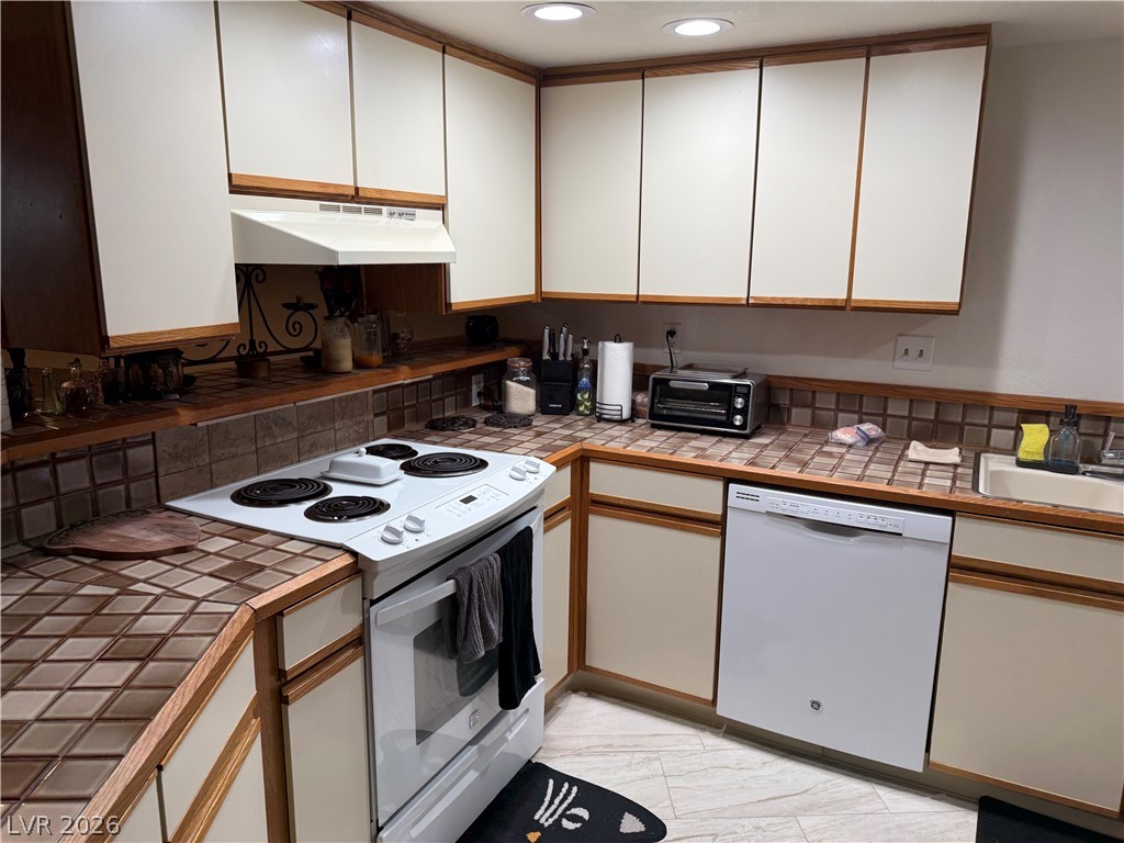 2080 Karen Avenue 15 Las Vegas NV 89169