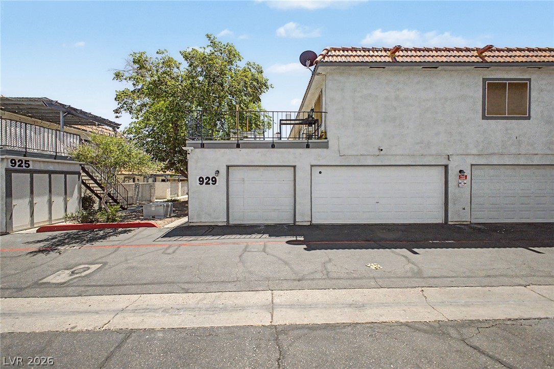 929 Willow Tree Drive D Las Vegas NV 89128