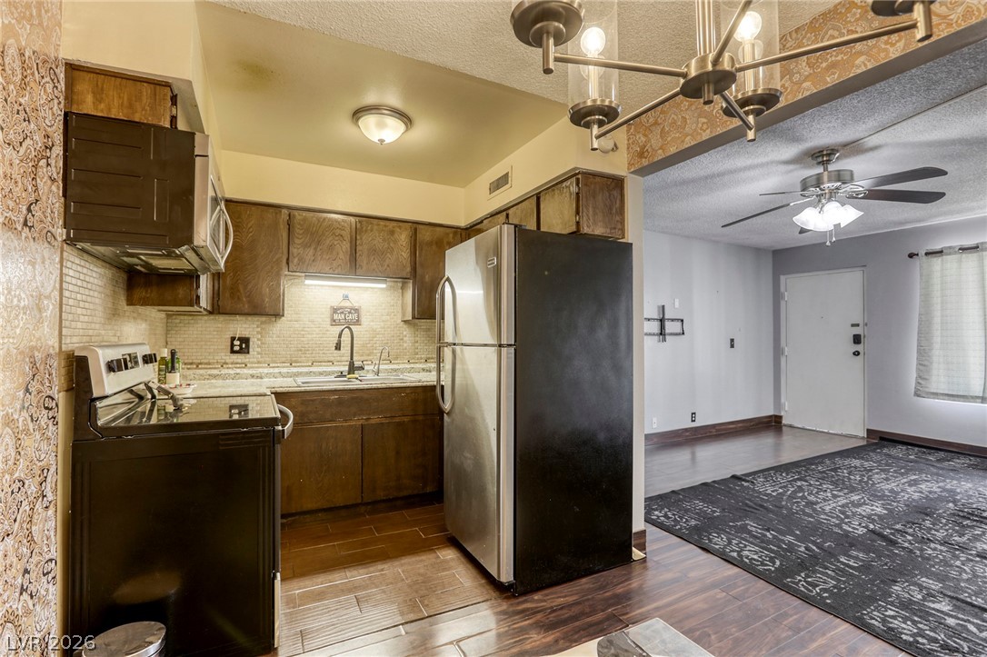 585 South Royal Crest Circle 20 Las Vegas NV 89169