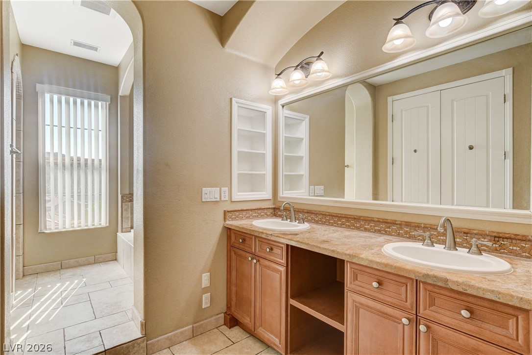 32 Via Vasari 103 Henderson NV 89011