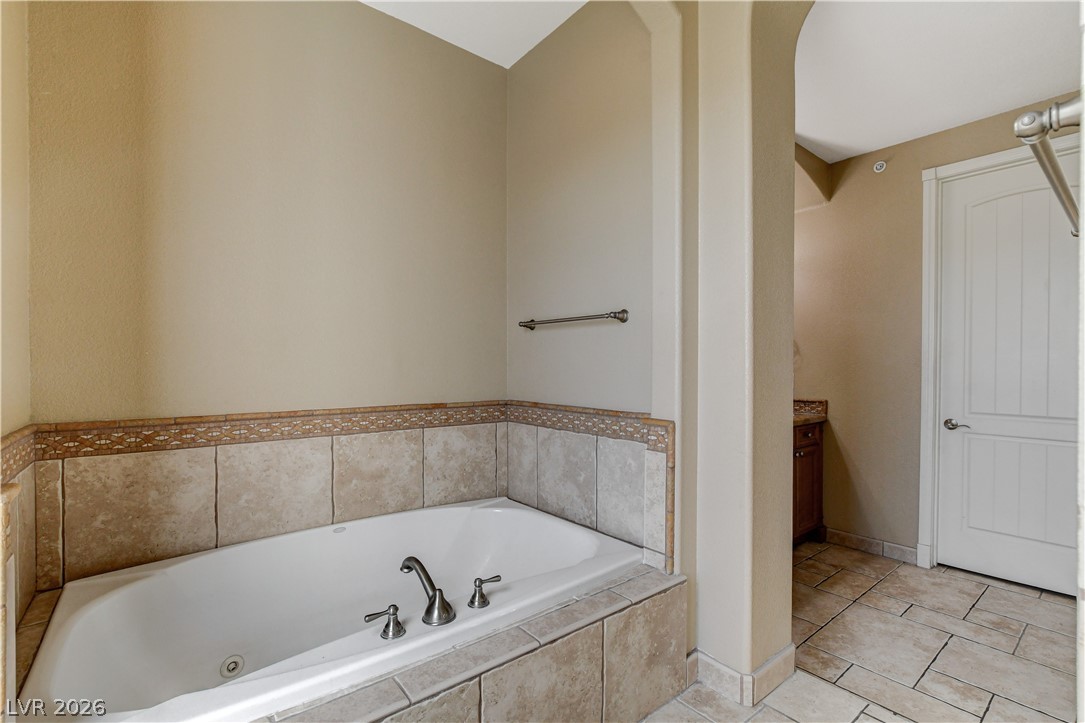 32 Via Vasari 103 Henderson NV 89011