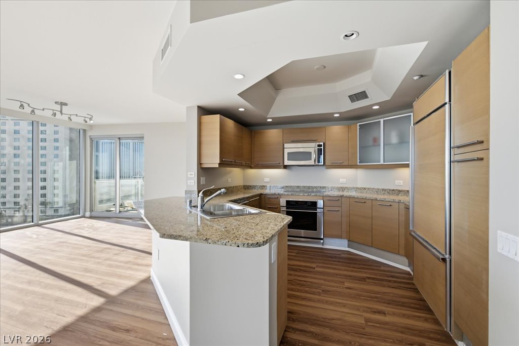 222 Karen Avenue 707 Las Vegas NV 89109