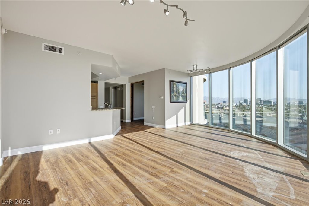 222 Karen Avenue 707 Las Vegas NV 89109