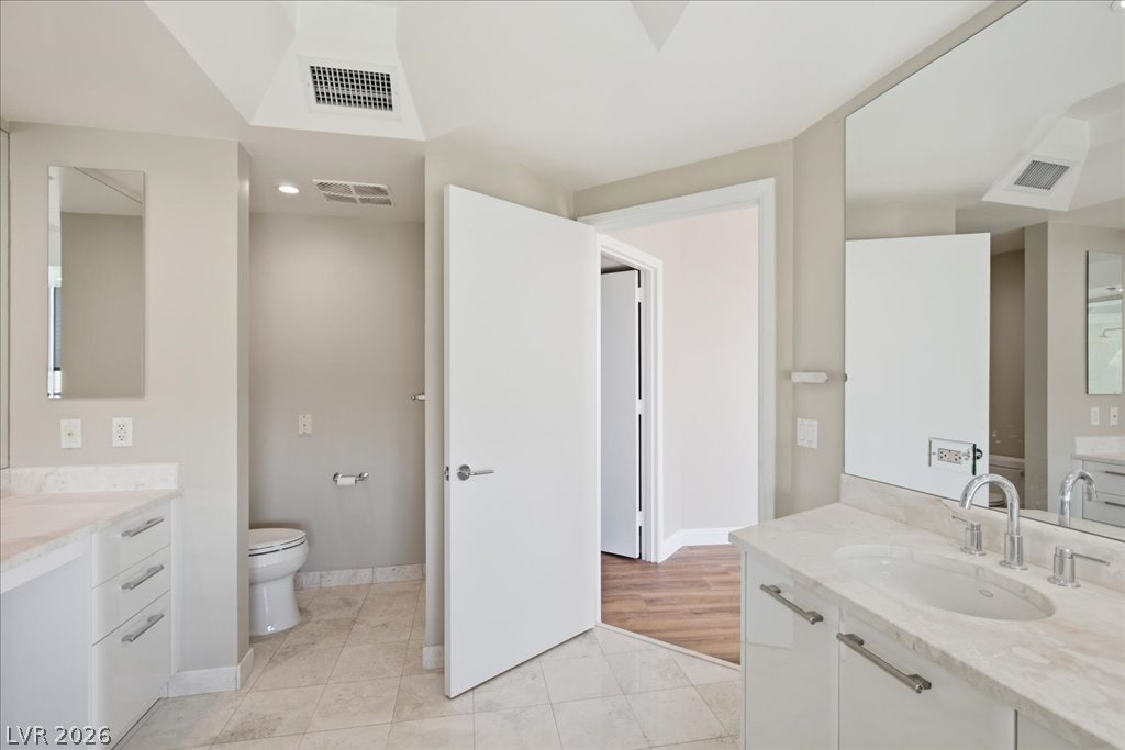 222 Karen Avenue 707 Las Vegas NV 89109