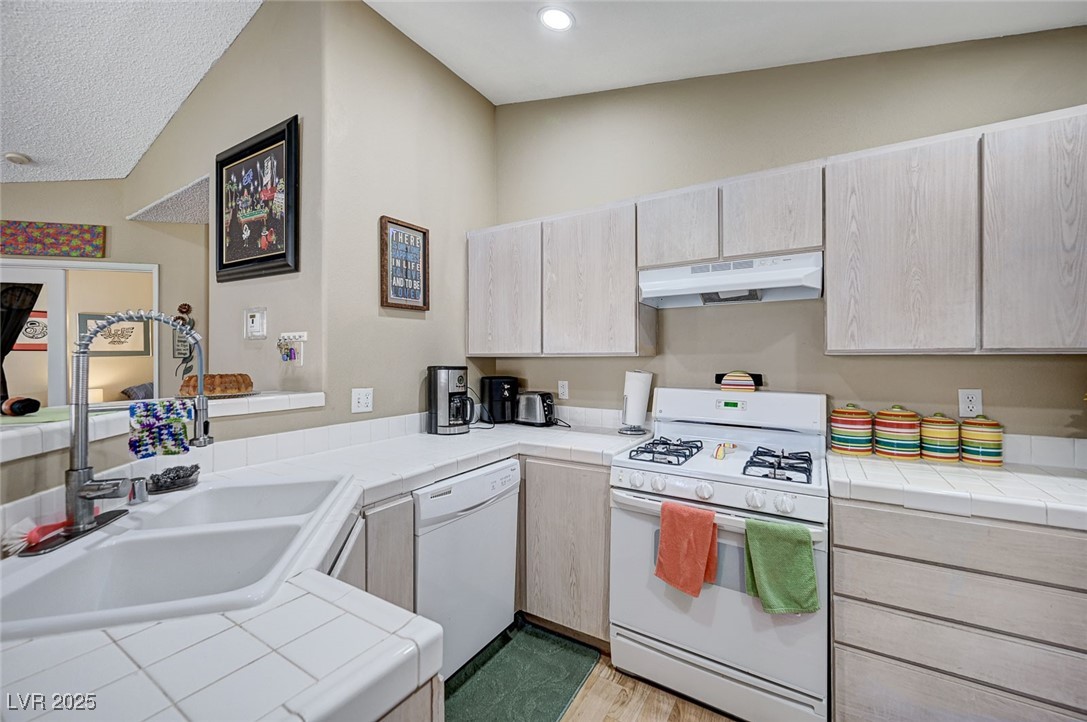 7905 Lago Vista Lane 203 Las Vegas NV 89145