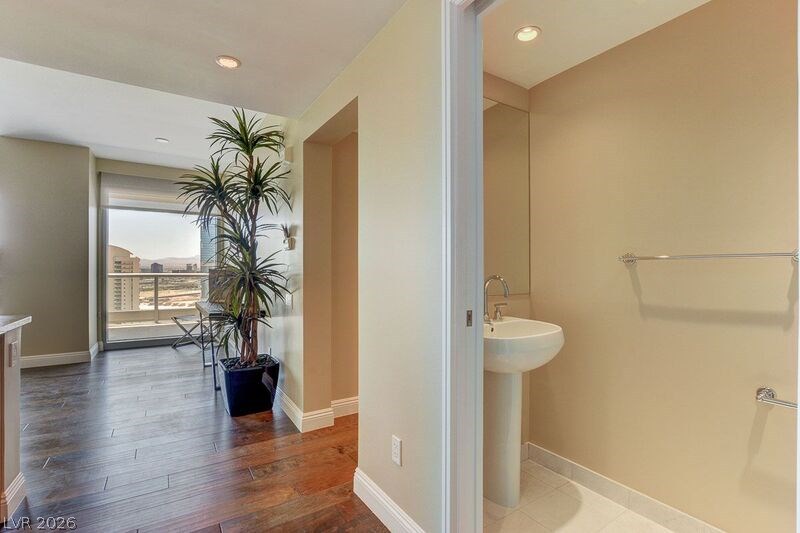 222 Karen Avenue 3805 Las Vegas NV 89109