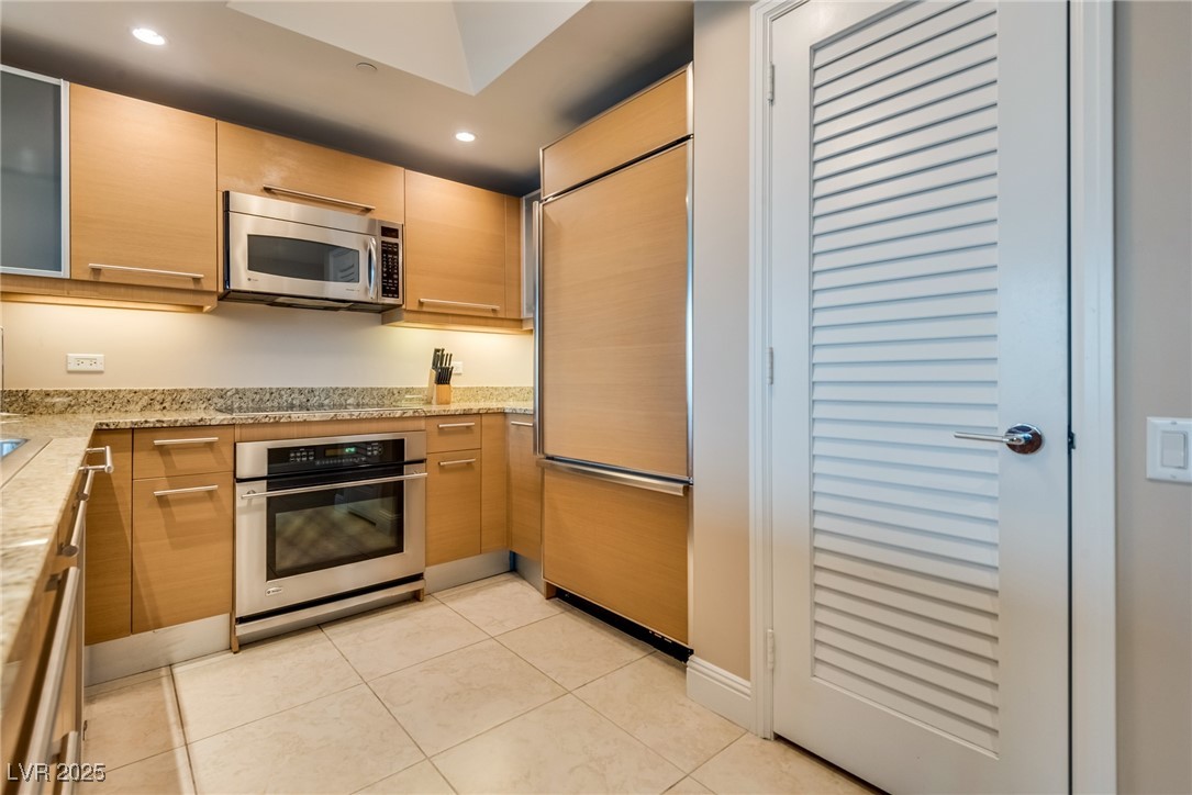 322 Karen Avenue 1904 Las Vegas NV 89109