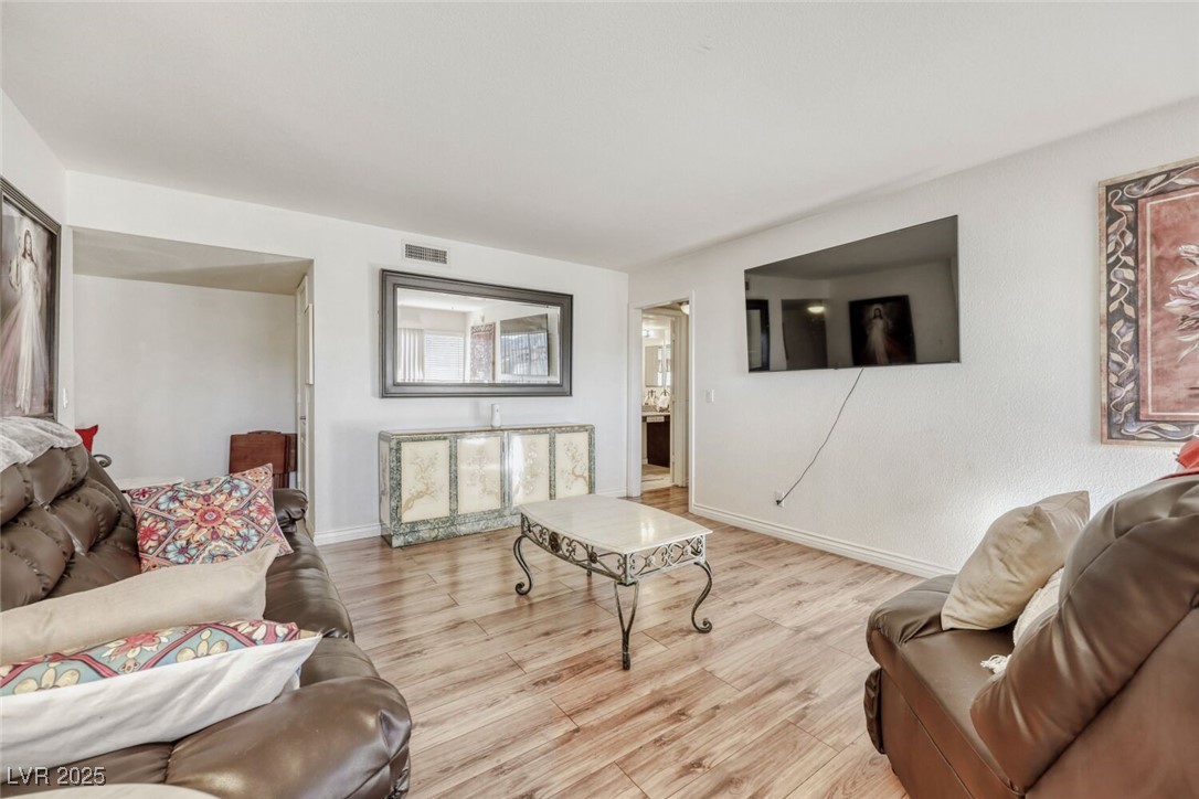 2807 Geary Place 2501 Las Vegas NV 89109