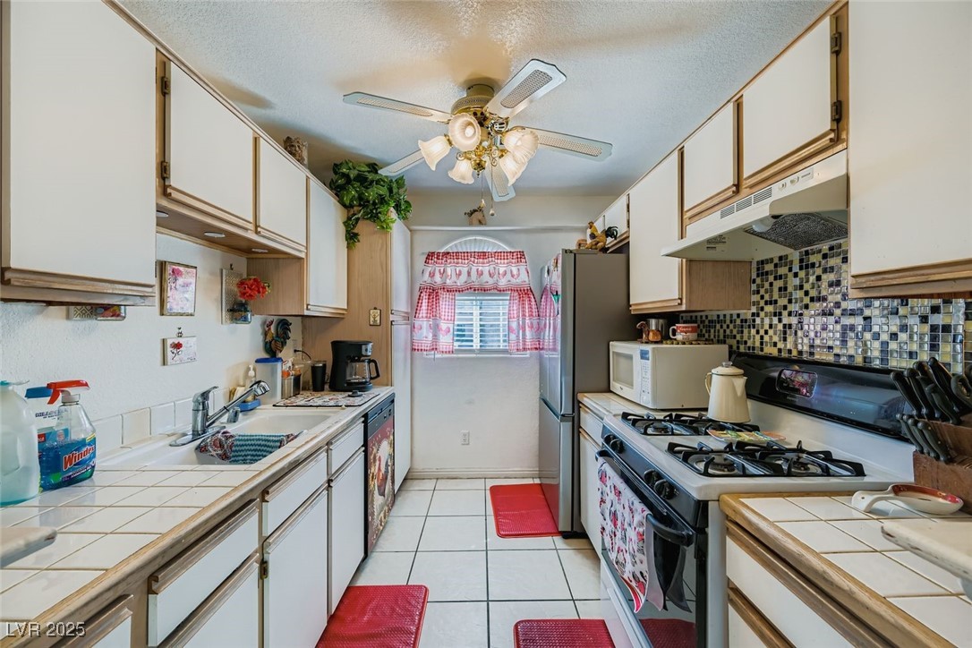 6800 Elm Creek Drive 103 Las Vegas NV 89108