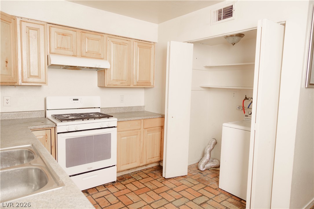 1477 Hialeah Drive C Las Vegas NV 89119