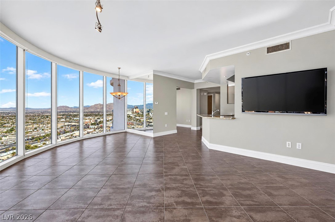 222 Karen Avenue 2608 Las Vegas NV 89109