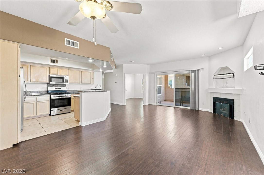 6913 Cobre Azul Avenue 201 Las Vegas NV 89108