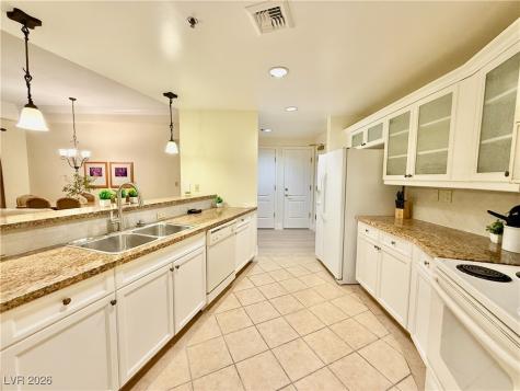 30 Strada Di Villaggio 204 Henderson NV 89011