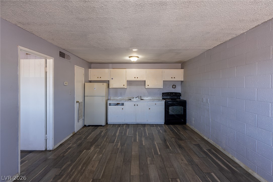 3718 Hazelwood Street 23 Las Vegas NV 89119