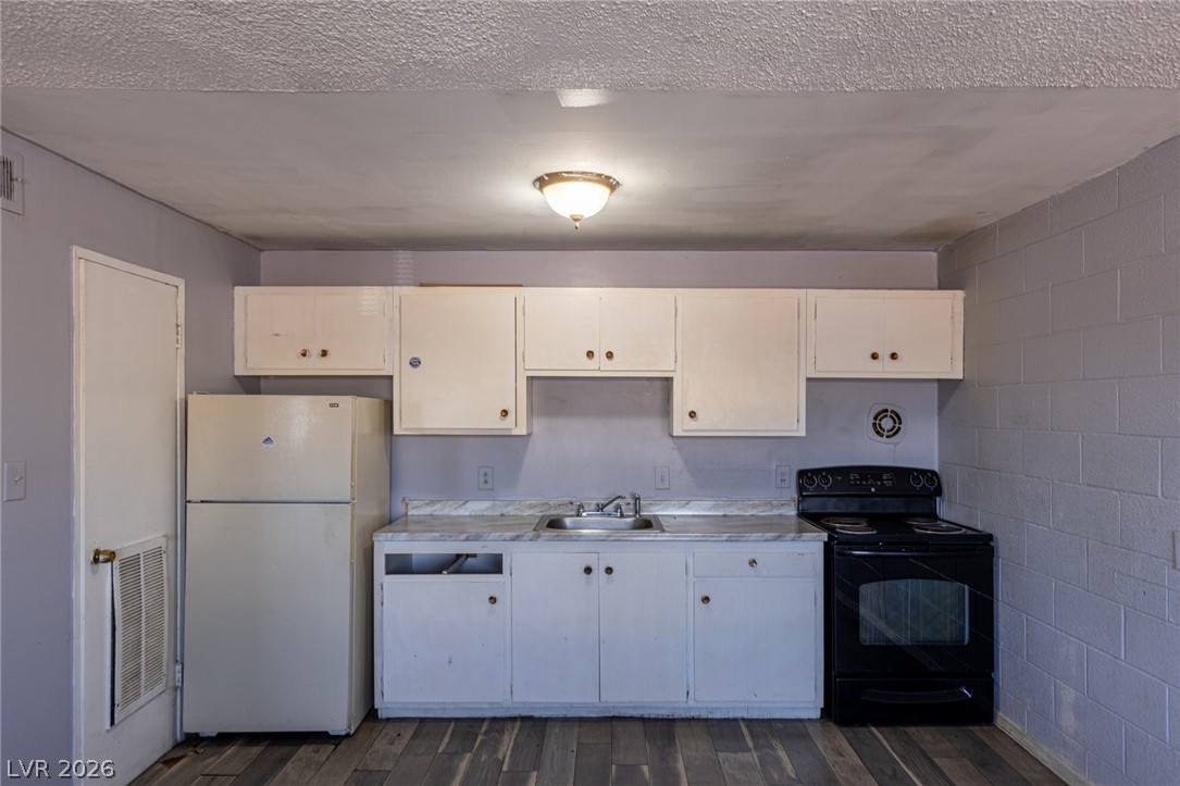 3718 Hazelwood Street 23 Las Vegas NV 89119