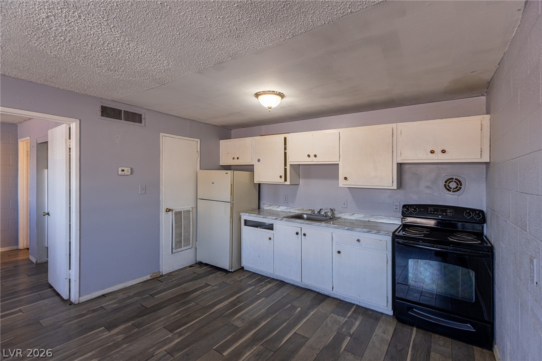3718 Hazelwood Street 23 Las Vegas NV 89119