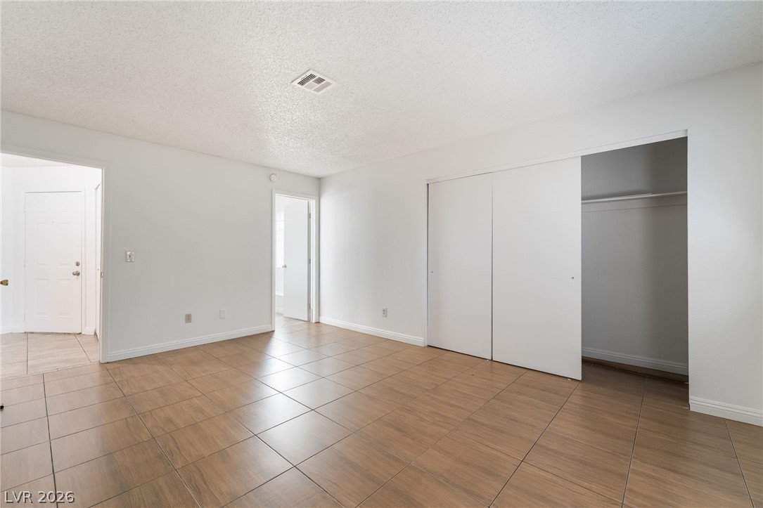 6863 Tamarus Street 101 Las Vegas NV 89119