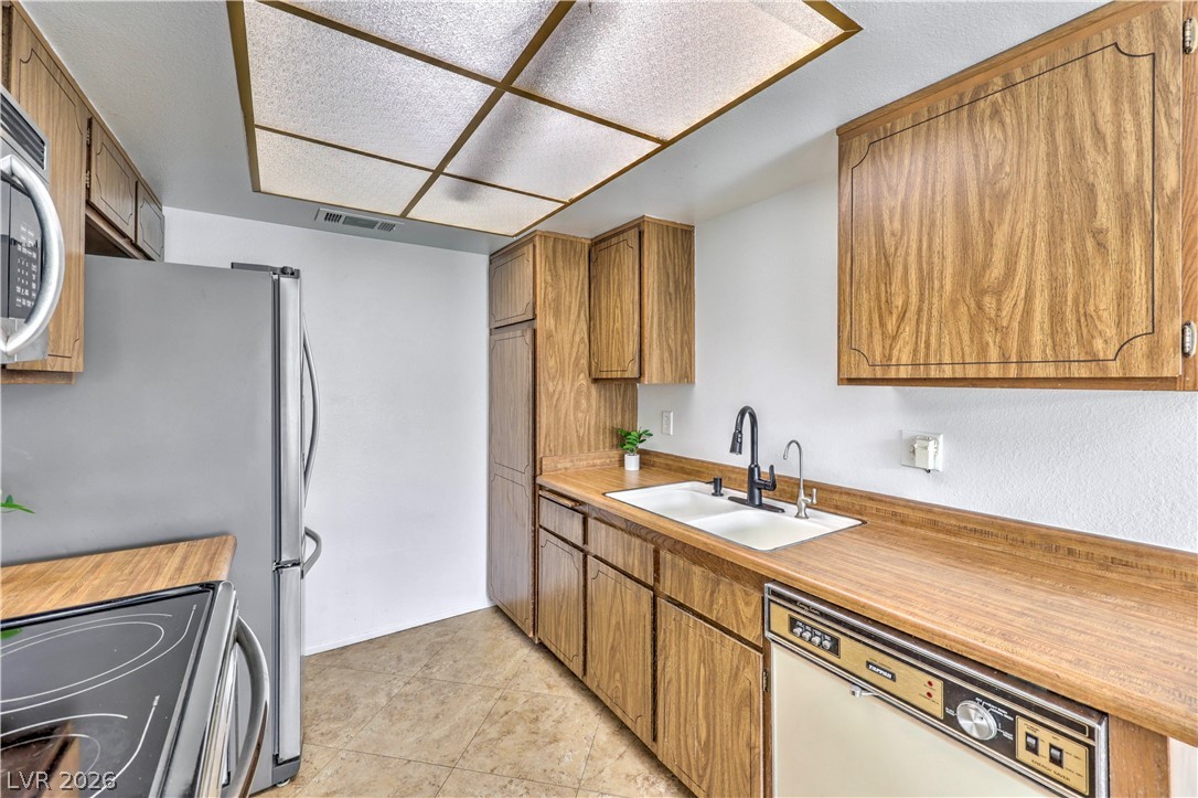 1101 Willow Tree Drive D Las Vegas NV 89128