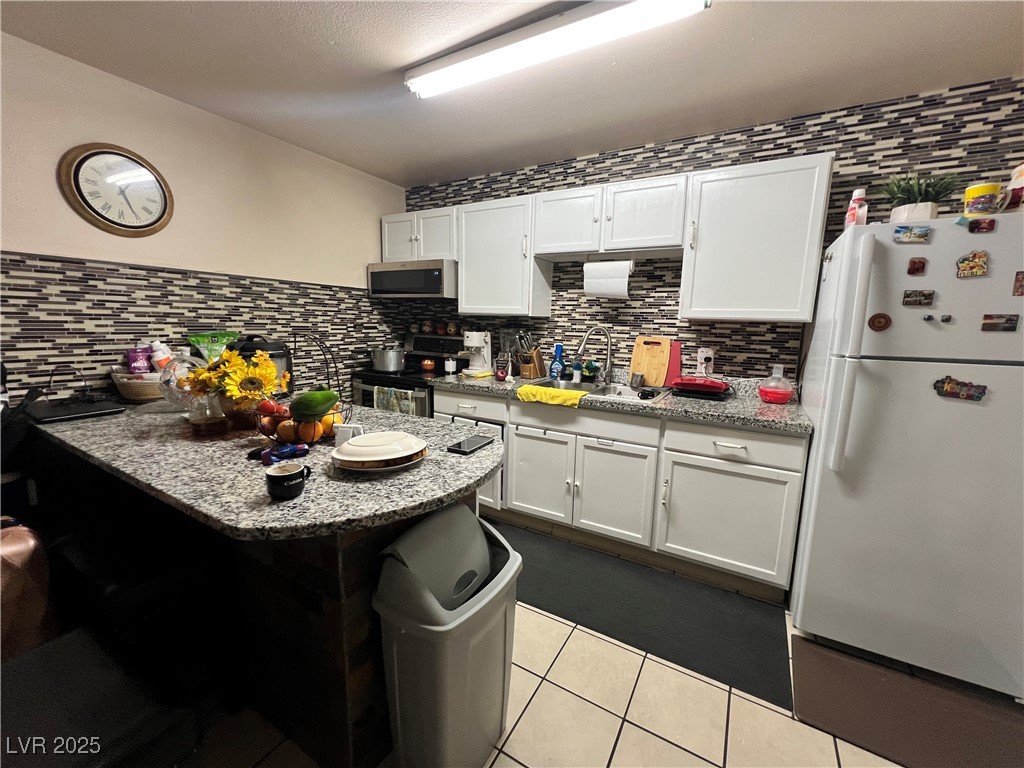 3720 Royal Crest Street 16 & 17 Las Vegas NV 89119