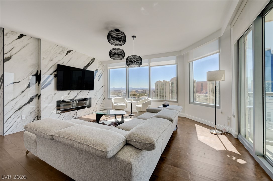 222 Karen Avenue 3301 Las Vegas NV 89109