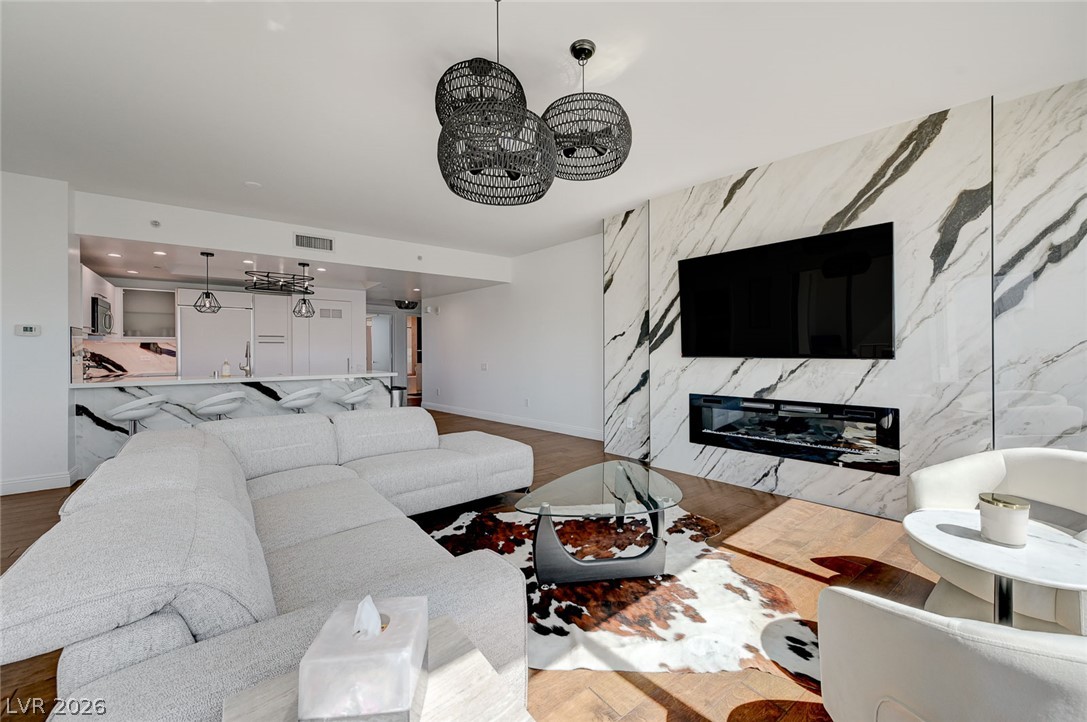 222 Karen Avenue 3301 Las Vegas NV 89109