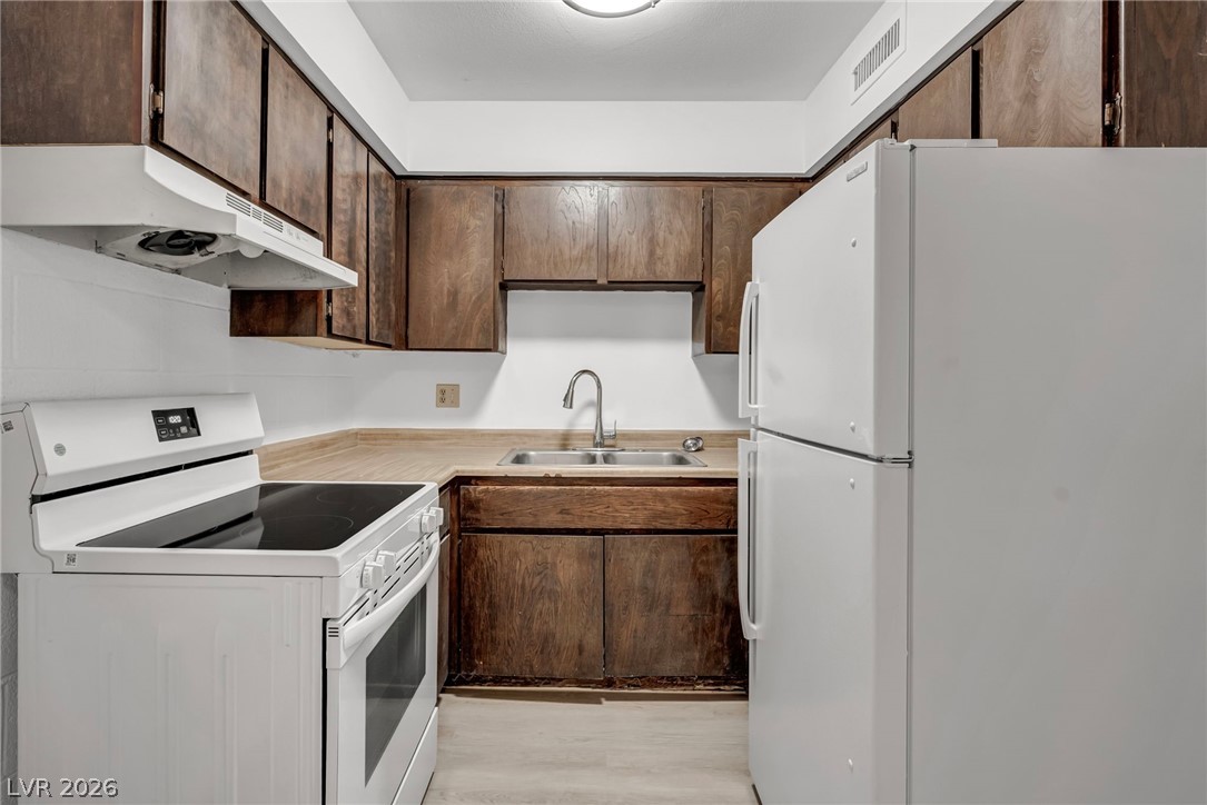 605 South Royal Crest Circle 9 Las Vegas NV 89169
