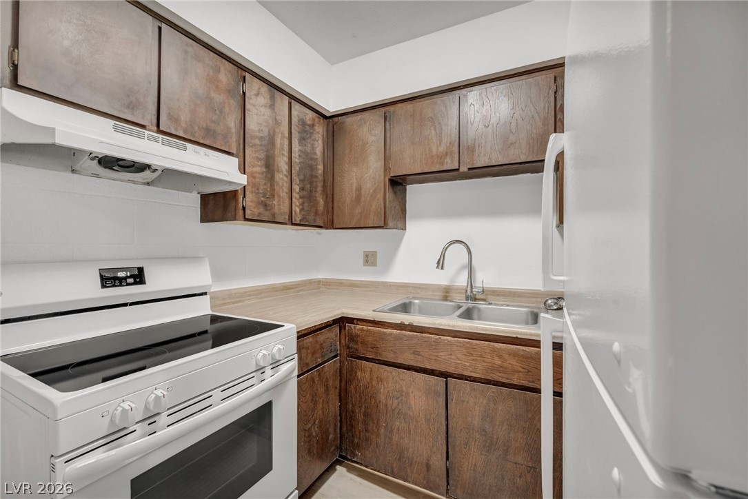 605 South Royal Crest Circle 9 Las Vegas NV 89169