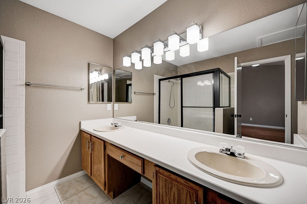 2191 Pinetop Lane 104 Las Vegas NV 89119