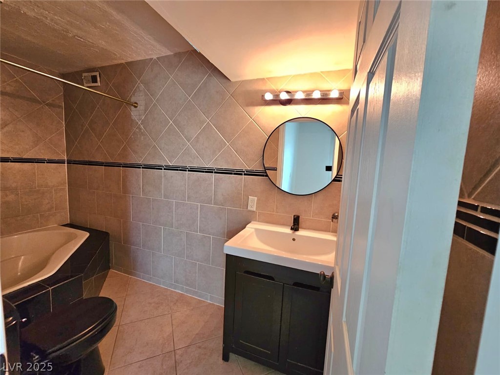 1460 Hialeah Drive B Las Vegas NV 89119