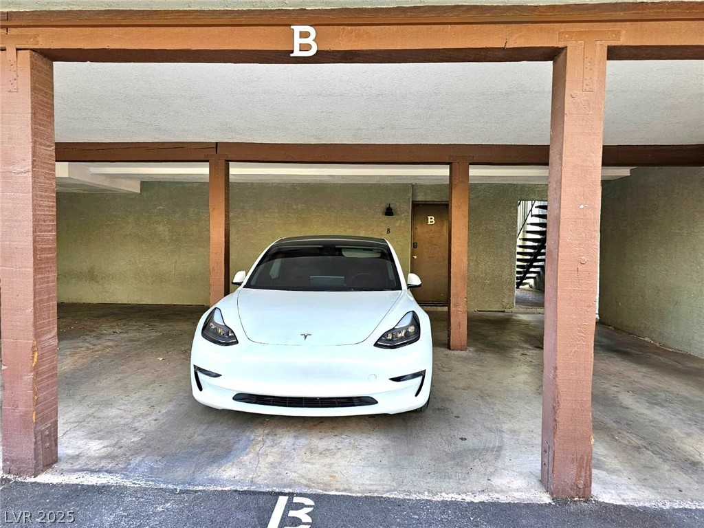 1460 Hialeah Drive B Las Vegas NV 89119